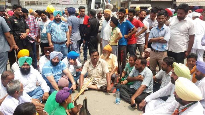 ਇਸ ਸੋਲਿਡ ਵੇਸਟ ਮੈਨੇਜਮੈਂਟ ਪਲਾਂਟ ਲਾਉਣ ਦਾ ਵਿਰੋਧ ਸਭ ਤੋਂ ਪਹਿਲਾਂ ਅਕਾਲੀ ਵਿਧਾਇਕ ਇੰਦਰਬੀਰ ਸਿੰਘ ਬੁਲਾਰੀਆ ਨੇ ਕੀਤਾ ਸੀ। ਇਸ ਤੋਂ ਬਾਅਦ ਉਨ੍ਹਾਂ ਨੂੰ ਪਾਰਟੀ ਤੋਂ ਮੁਅੱਤਲ ਕਰ ਦਿੱਤਾ ਗਿਆ। 