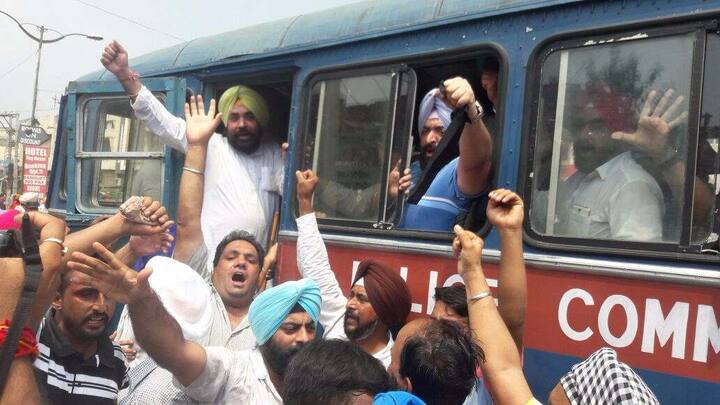 ਸੁਖਬੀਰ ਵੱਲੋਂ ਅੱਜ ਇਸ ਪਲਾਂਟ ਦਾ ਉਦਘਾਟਨ ਕੀਤਾ ਜਾਣਾ ਸੀ। ਇਸ ਦੇ ਵਿਰੋਧ ਵਿੱਚ ਪ੍ਰਦਰਸ਼ਨਕਾਰੀ ਅੰਮ੍ਰਿਤਸਰ-ਤਰਨ ਤਾਰਨ ਰੋਡ 'ਤੇ ਧਰਨੇ 'ਤੇ ਬੈਠੇ ਸਨ। ਪੁਲਿਸ ਨੇ ਸੁਖਬੀਰ ਦੇ ਉੱਥੇ ਪੁੱਜਣ ਤੋਂ ਪਹਿਲਾਂ ਹੀ ਸਭ ਨੂੰ ਹਿਰਾਸਤ ਵਿੱਚ ਲੈ ਲਿਆ। 