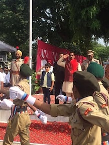 ਮੰਤਰੀ ਜੀ ਨੇ ਬੇਟੇ ਨਾਲ ਲਈ ਪੁਲਿਸ ਤੋਂ ਸਲਾਮੀ