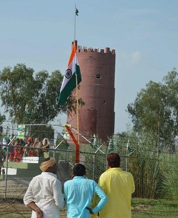 ਅਜਾਦੀ ਦਿਹਾੜੇ ਦੇ ਰੰਗ 'ਚ ਰੰਗੀ ਗਈ ਸਰਹੱਦ, ਦੇਖੋ ਖਾਸ ਤਸਵੀਰਾਂ