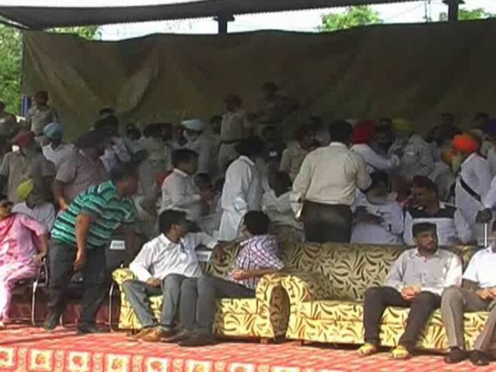 ਇਸਸਭ ਦੇ ਬਾਵਜੂਦ ਵੀ ਮੰਤਰੀ ਢੀਂਡਸਾ ਨੇ ਸੁਤੰਤਰਤਾ ਸੈਨਾਨੀਆਂ ਨੂੰ ਮਨਾਉਣ ਦੀ ਕੋਸ਼ਿਸ਼ ਨਹੀਂ ਕੀਤੀ। ਇਹ ਸਭ ਕੁਝ ਦੇਖਦੇਹੋਏ ਸੁਤੰਤਰਤਾ ਸੈਨਾਨੀ ਸਮਾਗਮ ਤੋਂ ਬਾਹਰ ਚਲੇ ਗਏ।