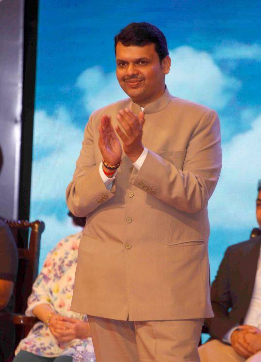 ਇਸ ਮੌਕੇ ਮਹਾਰਾਸ਼ਟਰ ਦੇ ਸੀ.ਐਮ. ਦਵੇਂਦਰ ਫਡਨਵੀਜ਼ ਵੀ ਮੌਜੂਦ ਸਨ।