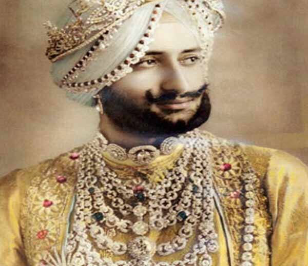 ਰਾਜਾ ਭੁਪਿੰਦਰ ਸਿੰਘ ਕੋਲ 2930 ਹੀਰੋ ਵਾਲਾ ਨੈਕਲਸ ਸੀ। ਜਿਸ ਵਿੱਚ ਦੁਨੀਆ ਦਾ 7ਵਾਂ ਸਭ ਤੋਂ ਵੱਡਾ ਹੀਰਾ ਜੜਿਆ ਸੀ। ਇਸ ਨੈਕਲਸ ਦਾ ਵਜ਼ਨ ਕਰੀਬ ਇੱਕ ਹਜ਼ਾਰ ਕੈਰਟ ਸੀ। ਇਸ ਨੈਕਲਸ ਦੀ ਕੁੱਲ ਕੀਮਤ 166 ਕਰੋੜ ਸੀ। ਆਜ਼ਾਦੀ ਤੋਂ ਬਾਅਦ ਇਹ ਨੈਕਲਸ ਚੋਰੀ ਹੋ ਗਿਆ ਸੀ। 