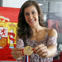 ਕੈਰੋਲੀਨਾ ਮਰੀਨ - ਕੋਰਟ \'ਤੇ ਸੀਰੀਅਸ, ਬਾਹਰ ਕੂਲ ਅਤੇ ਗਲੈਮਰਸ 