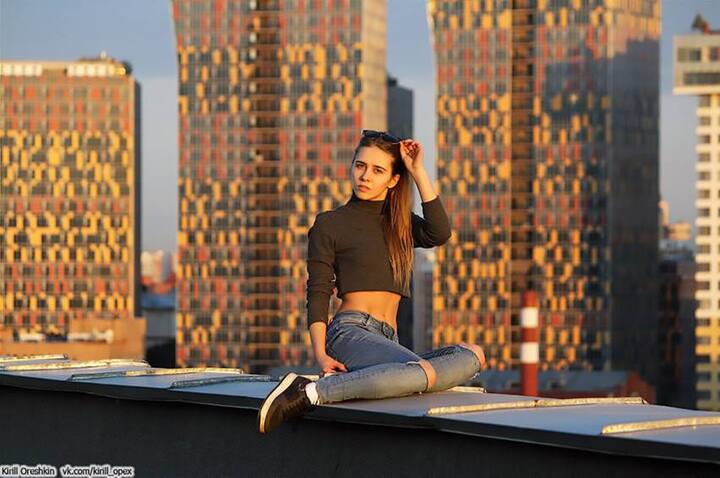 ਤਸਵੀਰਾਂ ਤੋਂ ਅੰਦਾਜ਼ਾ ਲਾਇਆ ਜਾ ਸਕਦਾ ਹੈ ਕਿ ਇਹ ਮਾਡਲ ਕਿੰਨੀ ਬੇਖੌਫ ਹੈ। ਹਾਲਾਂਕਿ ਇਹ ਤਸਵੀਰਾਂ ਕੁੱਝ ਲੋਕਾਂ ਨੂੰ ਡਰਾਉਣ ਵਾਲੀ ਸੀ। ਕਈ ਨੌਜਵਾਨ ਲੜਕੀਆਂ ਨੇ ਇਸ ਮਾਡਲ ਨੂੰ ਕੇਅਰਫੁੱਲ ਰਹਿਣ ਦੀ ਸਲਾਹ ਵੀ ਦਿੱਤੀ। ਇੰਨਾ ਫ਼ੋਟੋ ਸ਼ੂਟ ਦੇ ਬਾਅਦ ਇਸ ਮਾਡਲ ਦੇ ਫੈਂਨਸ ਦੀ ਸੰਖਿਆ ਵਿੱਚ ਭਾਰੀ ਇਜ਼ਾਫਾ ਹੋਇਆ ਹੈ। (Photo: Angelina Nikolau/Instagram)