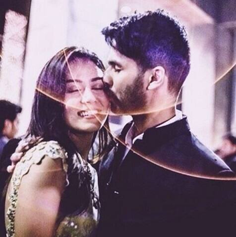 ਸ਼ਾਹਿਦ ਇਸ ਸਮੇਂ ਮੀਰਾ ਦਾ ਖਾਸ ਧਿਆਨ ਰੱਖ ਰਹੇ ਹਨ ਅਤੇ ਬੇਸਬਰੀ ਨਾਲ ਕਰ ਰਹੇ ਹਨ ਖੁਸ਼ਖਬਰੀ ਦਾ ਇੰਤਜ਼ਾਰ। 