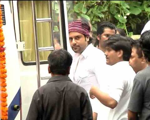 ਕਰੁਸ਼ਨਾ ਨੂੰ ਸਹਾਰਾ ਦੇਣ ਪਹੁੰਚੇ ਸਿਤਾਰੇ ਕਰੁਸ਼ਨਾ ਨੂੰ ਸਹਾਰਾ ਦੇਣ ਪਹੁੰਚੇ ਸਿਤਾਰੇ