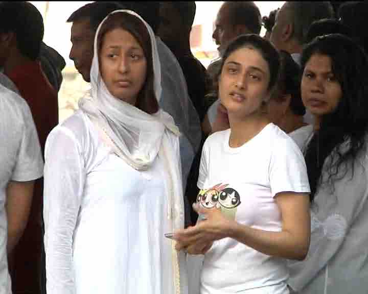 ਕਰੁਸ਼ਨਾ ਨੂੰ ਸਹਾਰਾ ਦੇਣ ਪਹੁੰਚੇ ਸਿਤਾਰੇ