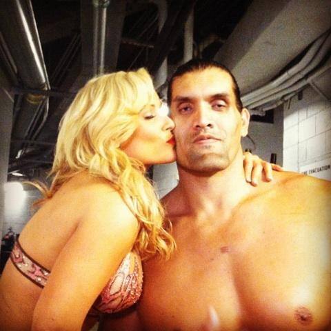 ਜਿਨ੍ਹਾਂ WWE ਦੀਆਂ ਹਸੀਨ ਮਾਡਲਸ ਨਾਲ ਖਲੀ ਨੇ ਸਭ ਦੇ ਸਾਹਮਣੇ ਰੋਮਾਂਸ ਕੀਤਾ ਉਨ੍ਹਾਂ 'ਚ ਮਿੱਕੀ ਜੇਮਸ, ਬੈਥ ਫੀਨਿਕਸ, ਨਾਟਾਲਿਆ, ਜਿਲੀਅਨ ਹਾਲ ਅਤੇ ਕਈ ਹੋਰ ਮਹਿਲਾਵਾਂ ਸ਼ਾਮਿਲ ਸਨ।