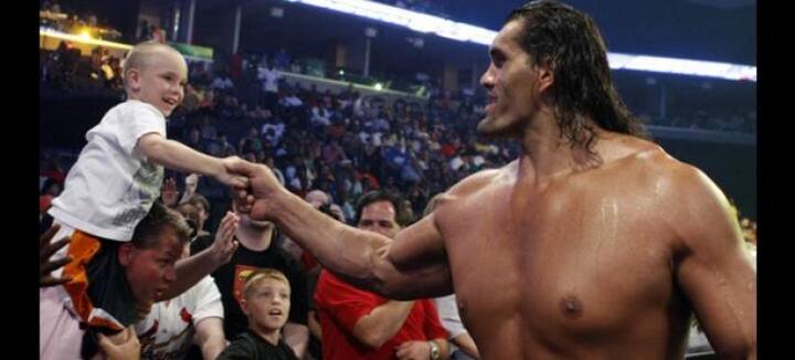 ਇਸਤੋਂ ਅਲਾਵਾ ਖਲੀ ਦਾ WWE 'ਚ ਇੱਕ ਸ਼ੋਅ ਵੀ ਚੱਲਿਆ ਜਿਸਦਾ ਨਾਮ ਸੀ 'ਖਲੀ ਕਿਸ ਕੈਮ' ਅਤੇ ਇਸ ਸ਼ੋਅ 'ਚ ਖਲੀ ਨੇ ਕਈ ਮਹਿਲਾ ਦਰਸ਼ਕਾਂ ਨੂੰ ਵੀ ਰਿੰਗ 'ਚ ਖੜੇ ਹੋਕੇ ਕਿਸ ਕੀਤਾ।