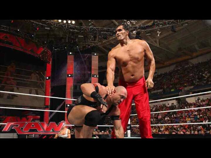 ਤਸਵੀਰ ਸਾਂਝੀ ਕਰਦਿਆਂ ਸੰਨੀ ਨੇ ਲਿਖਿਆ 'ਓਹ ਯੈਸ, WWE ਚੈਂਪ ਦ ਗ੍ਰੇਟ ਖਲੀ ਨੂੰ ਮਿਲਕੇ ਬਚਪਨ ਦਾ ਸੁਪਨਾ ਪੂਰਾ ਹੋ ਗਿਆ, ਹੁਣ ਖਲੀ ਦੇ ਵਾਈਸ ਗ੍ਰਿਪ ਦੀ ਪ੍ਰੈਕਟਿਸ ਕਰਾਂਗੀ। 