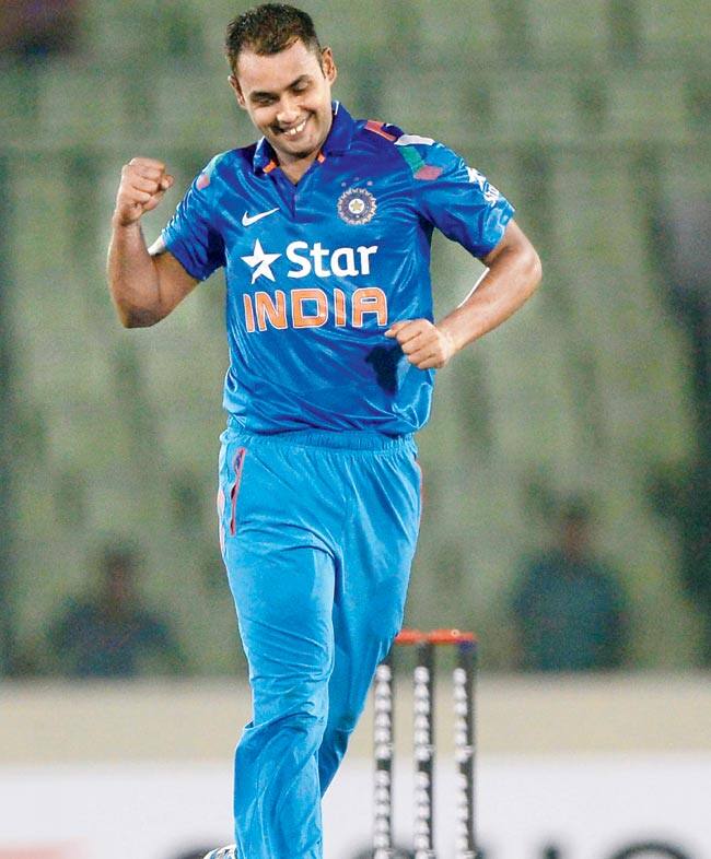  Follow Sir Ravindra Jadeja ‏@SirJadejaaaa Stuart Binny Threw Away 32 Runs In 6 Balls, And Haters Still Blame The Loss On MSD Who Scored 43 Out Of 25 Balls & Took Us So Close #IndvsWI 
