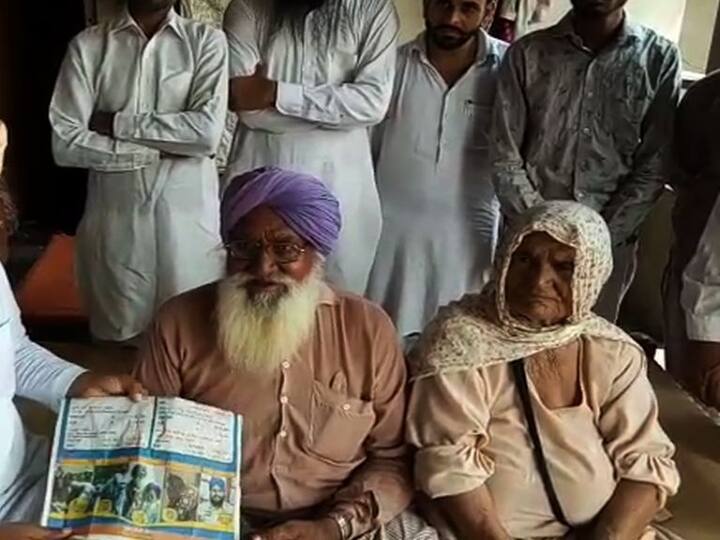 ਇਹ ਬਜ਼ੁਰਗ ਫਰੀਦਕੋਟ ਦੇ ਪਿੰਡ ਰਹਿਣ ਕਲਾਂ ਦੇ ਰਹਿਣ ਵਾਲੇ ਹਨ। ਇਨ੍ਹਾਂ ਦਾ ਨਾਮ ਸ਼ੈਲਾ ਸਿੰਘ ਹੈ। ਉਨ੍ਹਾਂ ਕਿਹਾ ਕਿ ਉਹ ਕਈ ਵਾਰ ਪੈਨਸ਼ਨ ਦਾ ਫਾਰਮ ਭਰ ਚੁੱਕੇ ਹਨ ਪਰ ਸਰਕਾਰ ਵੱਲੋਂ ਉਨ੍ਹਾਂ ਨੂੰ ਕੋਈ ਪੈਨਸ਼ਨ ਨਹੀਂ ਦਿੱਤੀ ਜਾ ਰਹੀ।