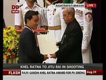 ਰਾਸ਼ਟਰਪਤੀ ਹੱਥੋਂ ਖਿਡਾਰੀਆਂ ਦਾ ਸਨਮਾਨ 