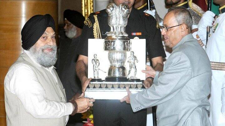 ਪੰਜਾਬੀ ਯੂਨੀਵਰਸਿਟੀ ਬਣੀ MAKA ਟਰਾਫੀ ਚੈਂਪੀਅਨ - ਇੰਟਰ ਯੂਨੀਵਰਸਿਟੀ ਚੈਂਪੀਅਨਸ਼ਿਪਸ 'ਚ ਦਮਦਾਰ ਪ੍ਰਦਰਸ਼ਨ ਕਰਨ ਅਤੇ ਸਭ ਤੋਂ ਵਧ ਅੰਕ ਜੁਟਾਉਣ ਲਈ ਪਟਿਆਲਾ ਦੀ ਪੰਜਾਬੀ ਯੂਨੀਵਰਸਿਟੀ ਨੂੰ MAKA ਟਰਾਫੀ ਨਾਲ ਸਨਮਾਨਿਤ ਕੀਤਾ ਗਿਆ। ਪੰਜਾਬੀ ਯੂਨੀਵਰਸਿਟੀ ਨੇ ਕੁਲ 55,000 ਅੰਕਾਂ ਨਾਲ MAKA ਟਰਾਫੀ ਆਪਣੇ ਨਾਮ ਕੀਤੀ। ਇਹ ਲਗਾਤਾਰ ਚੌਥਾ ਮੌਕਾ ਹੈ ਜਦ ਪੰਜਾਬੀ ਯੂਨੀਵਰਸਿਟੀ ਨੇ MAKA ਟਰਾਫੀ ਆਪਣੇ ਨਾਮ ਕੀਤੀ ਹੈ।