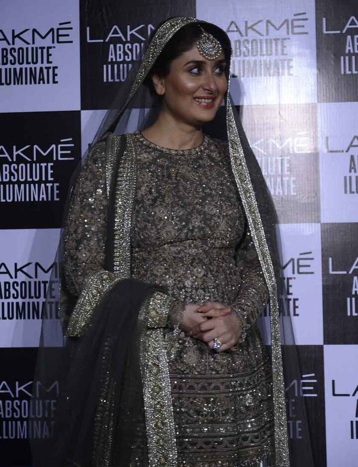 ਅੱਗੇ ਵੇਖੋ ਕਰੀਨਾ ਦੀ ਬੇਹਦ ਦਿਲਚਸਪ ਤਸਵੀਰਾਂ। 
