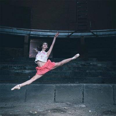 ਹਾਲਾਂਕਿ ਸਾਡੀ ਸੋਸਾਇਟੀ 'ਚ ਅਜਿਹਾ ਨਹੀਂ ਹੁੰਦਾ। ਲੋਕ ਹਮੇਸ਼ਾ ਇਸ ਤਰ੍ਹਾਂ ਦੇ ਪਰਫਾਰਮਸ ਲਈ ਮਨ੍ਹਾ ਕਰਦੇ ਹਨ ਪਰ ਕਿਊਬਾ ਦੇ ਲੋਕ ਇਸ ਤਰ੍ਹਾਂ ਦੇ ਪਰਫਾਰਮੈਂਸ ਨੂੰ ਨਾ ਸਿਰਫ਼ ਪਸੰਦ ਕਰਦੇ ਹਨ ਸਗੋਂ ਅਜਿਹਾ ਕਰਨ ਵਾਲਿਆਂ ਦਾ ਆਦਰ ਵੀ ਕਰਦੇ ਹਨ।