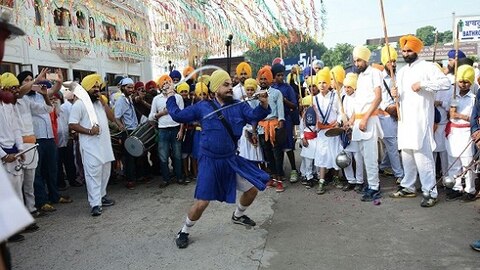 ਸੰਗਤਾਂ ਸ਼ਰਧਾ ਨਾਲ ਮਨਾ ਰਹੀਆਂ ਸ਼੍ਰੀ ਗੁਰੂ ਗ੍ਰੰਥ ਸਾਹਿਬ ਜੀ ਦਾ ਪਹਿਲਾ ਪ੍ਰਕਾਸ਼ ਪੁਰਬ