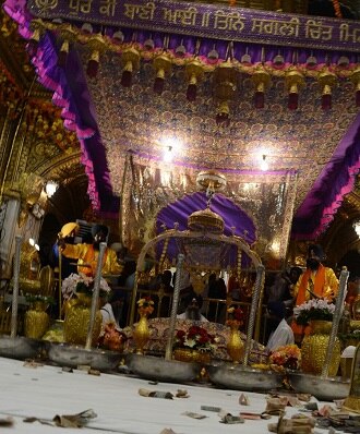 ਸੰਗਤਾਂ ਸ਼ਰਧਾ ਨਾਲ ਮਨਾ ਰਹੀਆਂ ਸ਼੍ਰੀ ਗੁਰੂ ਗ੍ਰੰਥ ਸਾਹਿਬ ਜੀ ਦਾ ਪਹਿਲਾ ਪ੍ਰਕਾਸ਼ ਪੁਰਬ