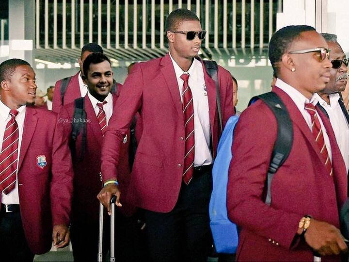 Follow Being Bing ???? @ya_jhakaas Exclusive pic of binny with his team mates .