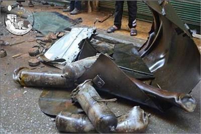 ਜਾਣਕਾਰੀ ਮੁਤਾਬਿਕ ਸੀਰੀਆ ਦੀ ਸਰਕਾਰ ਹਮੇਸ਼ਾ ਹੀ ਰਸਾਇਣਕੀ ਹਮਲੇ ਕਰਨ ਦੇ ਦੋਸ਼ਾਂ ਦਾ ਖੰਡਨ ਕਰਦੀ ਹੈ। ਸੀਰੀਅਨ ਸਿਵਲ ਡਿਫੈਂਸ ਕਾਰਜਕਰਤਾ ਇਬਰਾਹੀਮ ਅਲਹਜ ਮੁਤਾਬਿਕ ਇੱਕ ਹੈਲੀਕਾਪਟਰ ਤੋਂ ਚਾਰ ਕਲੋਰੀਨ ਸਿਲੰਡਰ ਬੰਬ ਸੁੱਟੇ ਜਾਣ ਦੇ ਕੁੱਝ ਦੇਰ ਬਾਅਦ ਹੀ ਉਹ ਘਟਨਾ ਸਥਾਨ 'ਤੇ ਪਹੁੰਚੇ ਸਨ। ਉਨ੍ਹਾਂ ਦੱਸਿਆ ਕਿ ਲੋਕਾਂ ਨੇ ਆਪਣੇ ਫੇਸ ਬੁੱਕ ਪੇਜ 'ਤੇ ਵੀਡੀਓ ਵੀ ਪੋਸਟ ਕੀਤੀ ਹੈ, ਜਿਸ 'ਚ ਦੇਖਿਆ ਗਿਆ ਹੈ ਕਿ ਬੱਚੇ ਸਾਹ ਲੈਣ ਲਈ ਆਕਸੀਜਨ ਮਾਸਕ ਦੀ ਵਰਤੋਂ ਕਰ ਰਹੇ ਹਨ। 