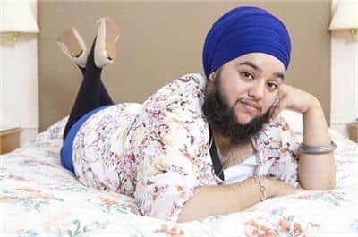 ਬਰਕਸ਼ਾਇਰ ਦੇ ਸਲਾਫ ਦੀ ਰਹਿਣ ਵਾਲੀ ਹਰਨਾਮ ਕੌਰ 'ਪਾਲੀਸਿਸਟਕ ਓਵਰੀ ਸਿੰਡਰੋਮ' ਨਾਲ ਪੀੜਤ ਹੈ, ਜਿਸ ਨਾਲ ਉਸ ਦੇ ਸਰੀਰ 'ਤੇ ਵਾਲ ਬਹੁਤ ਜ਼ਿਆਦਾ ਹੁੰਦੇ ਹਨ। ਉਹ 11 ਸਾਲਾਂ ਦੀ ਸੀ ਜਦੋਂ ਉਸ ਦੇ ਚਿਹਰੇ 'ਤੇ ਦਾੜ੍ਹੀ ਦੇ ਵਾਲ ਆਉਣੇ ਸ਼ੁਰੂ ਹੋ ਗਏ ਸਨ।