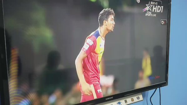 ਇਸ ਬਹਿਸ ਦਾ ਵੀਡੀਓ ਵੀ ਵਾਇਰਲ ਹੋ ਗਿਆ ਹੈ ਅਤੇ ਵੀਡੀਓ 'ਚ ਅਸ਼ਵਿਨ ਵੀ ਗੁੱਸੇ 'ਚ ਬੈਟ ਨਾਲ ਇਸ਼ਾਰਾ ਕਰਦੇ ਨਜਰ ਆ ਰਹੇ ਹਨ। ਜਦ ਬਹਿਸ ਖਤਮ ਕਰਨ ਲਈ ਅੰਪਾਇਰ ਅੱਗੇ ਆਏ ਤਾਂ ਅਸ਼ਵਿਨ ਕੁਝ ਦੇਰ ਉਨ੍ਹਾਂ ਨਾਲ ਵੀ ਭੜਕ ਕੇ ਗਲ ਕਰਦੇ ਨਜਰ ਆਏ। ਅਸ਼ਵਿਨ ਦੀ ਟੀਮ ਨੇ ਇਹ ਮੈਚ 6 ਵਿਕਟਾਂ ਨਾਲ ਜਿੱਤਿਆ। ਮੈਚ ਤੋਂ ਬਾਅਦ ਅਸ਼ਵਿਨ ਨੇ ਕਿਹਾ ਕਿ ਮੈਦਾਨ 'ਤੇ ਜੋ ਵੀ ਹੋਇਆ ਓਹ ਤਨਾਵ ਕਰਕੇ ਹੋਇਆ। ਅਸ਼ਵਿਨ ਨੇ ਬੱਲੇਬਾਜ਼ੀ ਕਰਦਿਆਂ 23 ਗੇਂਦਾਂ 'ਤੇ ਨਾਬਾਦ 49 ਰਨ ਦੀ ਪਾਰੀ ਖੇਡੀ।