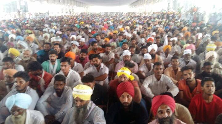 ਇਸ ਦੌਰਾਨ ਕੇਜਰੀਵਾਲ ਦੇ ਰੈਲੀ ਵਾਲੀ ਥਾਂ 'ਤੇ ਪੁੱਜਣ ਤੋਂ ਪਹਿਲਾਂ ਹੀ ਵੱਡੀ ਗਿਣਤੀ ਵਿੱਚ ਲੋਕ ਉੱਥੇ ਇਕੱਠੇ ਹੋ ਚੁੱਕੇ ਹਨ। 