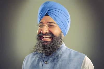ਇਸ ਪ੍ਰਦਰਸ਼ਨੀ ਵਿਚ ਉਨ੍ਹਾਂ ਜੁਝਾਰੂ ਸਿੱਖਾਂ ਦੀਆਂ ਤਸਵੀਰਾਂ ਪ੍ਰਦਰਸ਼ਿਤ ਕੀਤੀਆਂ ਜਾਣਗੀਆਂ ਜਿਨ੍ਹਾਂ ਨੇ 9/11 ਦੇ ਹਮਲੇ ਤੋਂ ਬਾਅਦ ਆਪਣੇ ਸੰਘਰਸ਼ ਨਾਲ ਸਫਲਤਾ ਹਾਸਲ ਕੀਤੀ। ਇਸ ਪ੍ਰਦਰਸ਼ਨੀ ਵਿਚ ਪਗੜੀ, ਦਾੜ੍ਹੀ ਸਮੇਤ ਸਿੱਖ ਧਰਮ ਨਾਲ ਜੁੜੀਆਂ ਚੀਜ਼ਾਂ ਦੀ ਸੁੰਦਰਤਾ ਬਾਰੇ ਦੱਸਿਆ ਜਾਵੇਗਾ। ਨਾਗਰਿਕ ਅਧਿਕਾਰ ਸਮੂਹ 'ਦਿ ਸਿੱਖ ਕੋਇਲਿਸ਼ਨ' ਅਤੇ ਪ੍ਰਸਿੱਧ ਬ੍ਰਿਟਿਸ਼ ਫੋਟੋਗ੍ਰਾਫਰ ਅਮਿਤ ਐਂਡ ਨਰੂਪ ਮਿਲ ਕੇ ਇਸ ਪ੍ਰਦਰਸ਼ਨੀ ਦਾ ਆਯੋਜਨ ਕਰ ਰਹੇ ਹਨ।