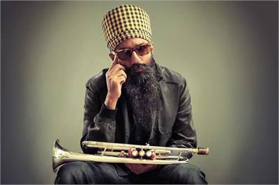 ਪ੍ਰਦਰਸ਼ਨੀ ਵਿਚ ਵੱਖ-ਵੱਖ ਉਮਰ ਦੇ 40 ਸਿੱਖ ਅਮਰੀਕੀਆਂ ਦੀਆਂ ਤਸਵੀਰਾਂ ਲਗਾਈਆਂ ਜਾਣਗੀਆਂ। ਇਨ੍ਹਾਂ ਰਾਹੀਂ 2001 ਵਿਚ ਹਮਲੇ ਤੋਂ ਬਾਅਦ 15 ਸਾਲਾਂ ਤੱਕ ਸਿੱਖਾਂ ਸਾਹਮਣੇ ਪੇਸ਼ ਆਈਆਂ ਚੁਣੌਤੀਆਂ ਨਾਲ ਨਜਿੱਠਣ ਲਈ ਭਾਈਚਾਰੇ ਦੇ ਦ੍ਰਿੜ ਸੰਕਲਪ ਦੀ ਕਹਾਣੀ ਨੂੰ ਬਿਆਨ ਕੀਤਾ ਜਾਵੇਗਾ।
