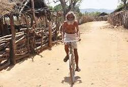 ਤਿੰਨ ਜੋੜੇ ਕੁੜਤੇ ਤੇ ਸਾਈਕਲ, ਇਹ ਹੈ IIT ਪ੍ਰੋਫੈਸਰ ਦੀ ਜ਼ਿੰਦਗੀ