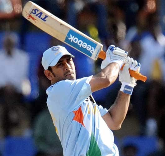 BCCI ਦੇ ਸੀਨੀਅਰ ਅਧਿਕਾਰੀ ਅਤੇ ਉੱਤਰ ਪ੍ਰਦੇਸ਼ ਕ੍ਰਿਕਟ ਐਸੋਸੀਏਸ਼ਨ ਦੇ ਪ੍ਰਧਾਨ ਰਾਜੀਵ ਸ਼ੁਕਲਾ ਨੇ ਵੀ ਜਾਣਕਾਰੀ ਦਿੱਤੀ ਕੇ BCCI ਕਾਨਪੁਰ ਟੈਸਟ 'ਚ ਖਾਸ ਮੌਕੇ 'ਤੇ ਭਾਰਤ ਦੇ ਹੁਣ ਤਕ ਦੇ ਸਾਰੇ ਕਪਤਾਨਾਂ ਨੂੰ ਸਨਮਾਨਿਤ ਕਰੇਗਾ। 