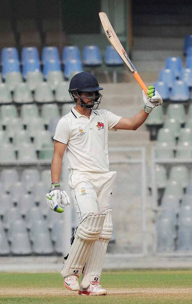 ਸਿਦੇਸ਼ ਲਾਡ ਨੇ ਵੀ ਦਮਦਾਰ ਬੱਲੇਬਾਜ਼ੀ ਕਰਦਿਆਂ 99 ਗੇਂਦਾਂ 'ਤੇ 100 ਰਨ ਦੀ ਪਾਰੀ ਖੇਡੀ। 