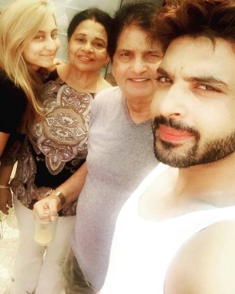 ਖਬਰ ਹੈ ਕਿ ਕਰਨ ਇਸ ਰਿਸ਼ਤੇ ਨੂੰ ਵਿਆਹ ਵਿੱਚ ਬਦਲਣਾ ਚਾਹੁੰਦੇ ਹਨ। 