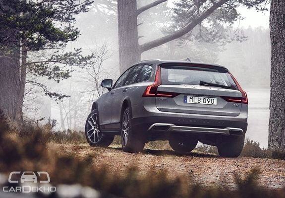 ਅੱਗੇ ਵਾਲੇ ਪਾਸੇ ਥਾਰ ਹੈਮਰ ਡਿਜ਼ਾਇਨ ਵਾਲੇ ਡੇ ਟਾਇਮ ਰਨਿੰਗ ਲੈਂਪਸ ਤੇ ਵੋਲਵੋ ਦੀ ਰਵਾਇਤੀ ਗ੍ਰਿਲ ਦਿੱਤੀ ਗਈ ਹੈ। ਸਾਈਡ ਵਿੱਚ ਚੌੜੇ ਟਾਇਰ ਦਿੱਤੇ ਗਏ ਹਨ। ਹਰ ਤਰ੍ਹਾਂ ਦੇ ਰਸਤਿਆਂ ਨੂੰ ਇਹ ਲਗਜ਼ਰੀ ਸਟੇਸ਼ਨ ਵੈਗਨ ਆਰਾਮ ਤੋਂ ਪਾਰ ਕਰ ਸਕੇ, ਇਸ ਲਈ ਗਰਾਉਂਡ ਕਲੀਅਰੈਂਸ ਨੂੰ ਵੀ 60 ਐਮ.ਐਮ. ਵਧਾਇਆ ਗਿਆ ਹੈ।