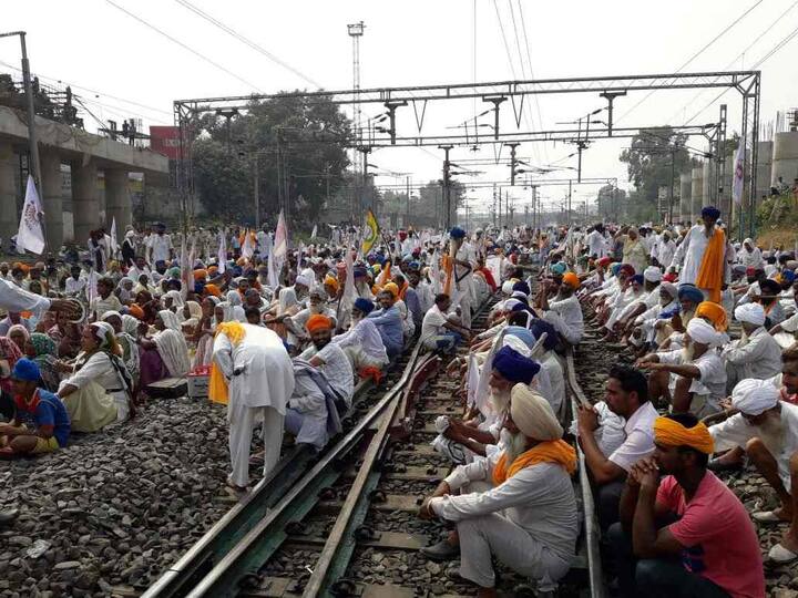 ਇਸ ਮੌਕੇ ਇੱਕ ਕਿਸਾਨ ਨੇ ਕਿਹਾ ਕਿ ਜਦੋਂ ਤੱਕ ਉਨ੍ਹਾਂ ਦੀਆਂ ਮੰਗਾਂ ਨਹੀਂ ਮੰਨੀਆਂ ਜਾਂਦੀਆਂ , ਉਹ ਧਰਨਾ ਜਾਰੀ ਰੱਖਣਗੇ। 