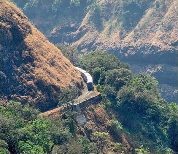 ਰਸਤੇ ਵਿੱਚ ਖ਼ੂਬਸੂਰਤ ਨਜ਼ਾਰੇ ਦੇਖਣ ਨੂੰ ਮਿਲਦੇ ਹਨ। 