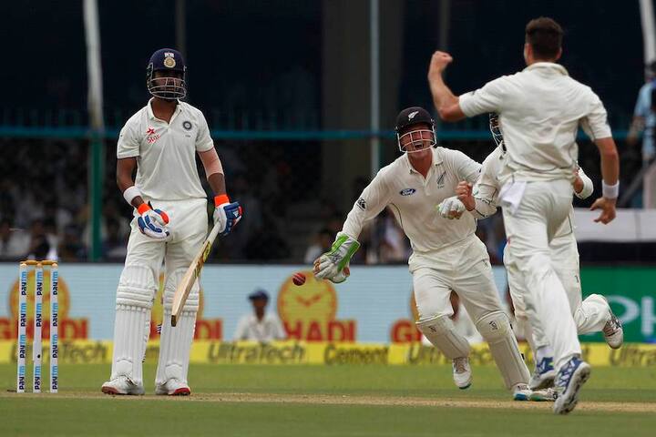 ਨਿਊਜ਼ੀਲੈਂਡ ਲਈ ਖੇਡ ਦੀ ਸ਼ੁਰੂਆਤ 'ਚ ਮੈਟ ਹੈਨਰੀ ਨੇ ਦਮਦਾਰ ਗੇਂਦਬਾਜ਼ੀ ਕੀਤੀ ਅਤੇ 2 ਵਿਕਟ ਝਟਕੇ ਅਤੇ ਖੇਡ ਖਤਮ ਹੋਣ ਤੋਂ ਪਹਿਲਾਂ ਅਸ਼ਵਿਨ ਨੂੰ ਵੀ ਹੈਨਰੀ ਨੇ ਹੀ ਆਊਟ ਕੀਤਾ। ਹੈਨਰੀ ਨੇ 3 ਵਿਕਟ ਝਟਕੇ। ਪਟੇਲ, ਵੈਗਨਰ ਅਤੇ ਬੋਲਟ ਨੇ 2-2 ਵਿਕਟ ਝਟਕੇ।