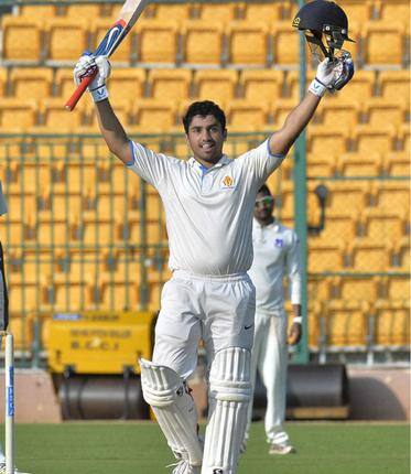 ਸਲਾਮੀ ਬੱਲੇਬਾਜ ਸ਼ਿਖਰ ਧਵਨ ਨੂੰ ਦੂਜੇ ਟੈਸਟ ਮੈਚ 'ਚ ਨਿਊਜ਼ੀਲੈਂਡ ਦੇ ਗੇਂਦਬਾਜ਼ ਟਰੈਂਟ ਬੋਲਟ ਦੀ ਗੇਂਦ 'ਤੇ ਸੱਟ ਲੱਗੀ ਸੀ। ਭਾਰਤ ਨੇ ਇਹ ਟੈਸਟ ਮੈਚ 178 ਰਨ ਨਾਲ ਜਿੱਤ ਕੇ ਸੀਰੀਜ਼ 'ਚ 2-0 ਦੀ ਜੇਤੂ ਲੀਡ ਹਾਸਿਲ ਕਰ ਲਈ ਸੀ। ਸੀਰੀਜ਼ ਦਾ ਤੀਜਾ ਟੈਸਟ ਮੈਚ ਸ਼ਨੀਵਾਰ ਤੋਂ ਇੰਦੌਰ 'ਚ ਖੇਡਿਆ ਜਾਵੇਗਾ।