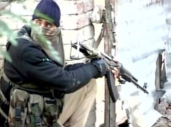  ਇਹਨਾਂ ਅੱਤਵਾਦੀਆਂ ਨੇ ਅੱਜ ਸਵੇਰੇ 6 ਵਜੇ ਜੰਮੂ ਕਸ਼ਮੀਰ ਦੇ ਲੰਗੇਟ ‘ਚ ਰਾਸ਼ਟਰੀ ਰਾਈਫਲਜ਼ ਕੈਂਪ ‘ਤੇ ਫਾਇਰਿੰਗ ਕੀਤੀ ਸੀ। ਸੁਰੱਖਿਆ ਬਲਾਂ ਨੇ ਤੁਰੰਤ ਕਾਰਵਾਈ ਕਰਦਿਆਂ 3 ਅੱਤਵਾਦੀਆਂ ਨੂੰ ਢੇਰ ਕਰ ਦਿੱਤਾ ਤੇ ਫੌਜੀ ਕੈਂਪ ‘ਤੇ ਹਮਲੇ ਦੀ ਵੱਡੀ ਅੱਤਵਾਦੀ ਸਾਜ਼ਿਸ਼ ਨੂੰ ਨਾਕਾਮ ਕਰ ਦਿੱਤਾ।