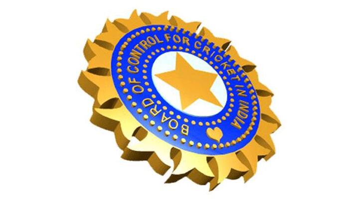 BCCI ਪਰੇਸ਼ਾਨ - ਸੁਪ੍ਰੀਮ ਕੋਰਟ ਦੇ ਨਿਰਦੇਸ਼ਾਂ ਤੋਂ ਬਾਅਦ BCCI ਦੀ ਪਰੇਸ਼ਾਨੀ ਵਧ ਗਈ ਹੈ। BCCI ਨੇ 1 ਸਟੇਟ 1 ਪਾਲਿਸੀ ਦਾ ਵਿਰੋਧ ਕੀਤਾ ਸੀ। BCCI ਦਾ ਕਹਿਣਾ ਹੈ ਕਿ ਸਮੇਂ ਨਾਲ ਕਈ ਸਟੇਟਾਂ 'ਚ ਇੱਕ ਤੋਂ ਵਧ ਐਸੋਸੀਏਸ਼ਨਸ ਬਣ ਗਈਆਂ ਹਨ। ਜੇਕਰ ਉਨ੍ਹਾਂ ਨੂੰ ਵੋਟਿੰਗ ਦਾ ਅਧਿਕਾਰ ਦਿੱਤਾ ਜਾਂਦਾ ਹੈ ਤਾਂ ਬਾਕੀ ਦੀਆਂ ਐਸੋਸੀਏਸ਼ਨਸ ਨਾਲ ਗਲਤ ਹੋਵੇਗਾ। ਕੋਰਟ ਨੇ ਵੀ BCCI 'ਤੇ ਸਵਾਲ ਖੜਾ ਕੀਤਾ ਕਿ ਆਖਿਰ ਬੋਰਡ ਮੰਤਰੀਆਂ ਨੂੰ ਕਿਉਂ ਸ਼ਾਮਿਲ ਕਰਨਾ ਚਾਹੁੰਦਾ ਹੈ ਅਤੇ ਉਮਰ ਦੀ ਸੀਮਾ ਰੱਖੇ ਜਾਣ ਤੋਂ ਬੋਰਡ ਨੂੰ ਕੀ ਪਰੇਸ਼ਾਨੀ ਹੈ। ਹਾਲਾਂਕਿ ਹੁਣ ਇਸ ਮਾਮਲੇ 'ਚ BCCI ਕੀ ਬਦਲਾਅ ਕਰਦੀ ਹੈ ਅਤੇ ਕਿਵੇਂ ਨਵੇਂ ਮਾਪਦੰਡਾਂ ਨਾਲ BCCI ਨੂੰ ਤਿਆਰ ਕੀਤਾ ਜਾਂਦਾ ਹੈ, ਇਹ ਵੇਖਣ ਲਾਇਕ ਰਹੇਗਾ। 