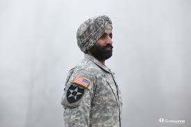 ਅਮਰੀਕਾ ਨੇ ਹਥਿਆਰਬੰਦ ਬਲਾਂ ਵਿੱਚ ਸੇਵਾਵਾਂ ਨਿਭਾਅ ਰਹੇ ਸਿੱਖਾਂ ਨੂੰ ਦਸਤਾਰ ਸਜਾਉਣ ਤੇ ਦਾੜ੍ਹੀ ਰੱਖਣ ਸਮੇਤ ਹੋਰ ਧਾਰਮਿਕ ਅਕੀਦੇ ਧਾਰਨ ਕਰਨ ਦੀ ਆਗਿਆ ਮਿਲਣ ਨਾਲ ਅਮਰੀਕਾ ਵਿੱਚ ਰਹਿਣ ਵਾਲੇ ਸਿੱਖਾਂ ਵਿੱਚ ਖ਼ੁਸ਼ੀ ਦਾ ਮਾਹੌਲ ਹੈ।