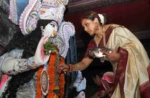 ਦੁਰਗਾ ਪੂਜਾ ਦੇ ਰੰਗ ਵਿੱਚ ਰਾਣੀ 