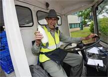 88 ਸਾਲਾ ਡੈਰੇਨ ਹੈ ਇੰਗਲੈਂਡ ਦਾ ਸਭ ਤੋਂ ਪੁਰਾਣਾ ਦੋਧੀ