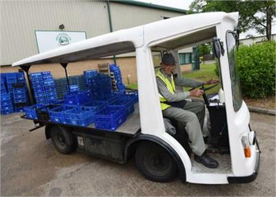 88 ਸਾਲਾ ਡੈਰੇਨ ਹੈ ਇੰਗਲੈਂਡ ਦਾ ਸਭ ਤੋਂ ਪੁਰਾਣਾ ਦੋਧੀ