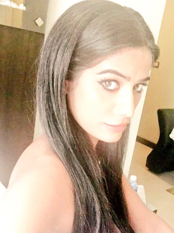 User Actions Follow Poonam Pandey @iPoonampandey As per request.. will post a Goodnight Pic for everyone !! Enjoy guys ????