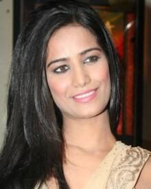 ਕ੍ਰਿਕਟ ਦੀ ਖੇਡ ਅਜੇਹੀ ਖੇਡ ਹੈ ਜਿਸ 'ਚ ਦਰਸ਼ਕਾਂ ਦੀ ਦੀਵਾਨਗੀ ਸਿਰਫ ਖਿਡਾਰੀਆਂ ਨੂੰ ਹੀ ਨਹੀ ਬਲਕਿ ਉਨ੍ਹਾਂ ਨਾਲ ਜੁੜੀ ਹਰ ਚੀਜ਼ ਨੂੰ ਪਰਸਿੱਧ ਬਣਾ ਦਿੰਦੀ ਹੈ। ਇਸੇ ਸਾਲ ਭਾਰਤ 'ਚ ਟੀ-20 ਵਿਸ਼ਵ ਕਪ ਖੇਡਿਆ ਗਿਆ। ਇਸਦੇ ਠੀਕ ਬਾਅਦ ਭਾਰਤ 'ਚ ਲੱਗਾ ਕ੍ਰਿਕਟ ਦਾ ਮੇਲਾ 'IPL' ਵੀ ਦਰਸ਼ਕਾਂ ਨੂੰ ਬੇਹਦ ਪਸੰਦ ਆਇਆ। ਪਰ ਇਸ ਵਾਰ ਲੋਕਾਂ ਨੂੰ ਰੋਮਾਂਚ ਮੈਚ ਦੇ ਅੰਦਰ ਹੀ ਨਹੀ ਬਲਕਿ ਸੋਸ਼ਲ ਨੈਟਵਰਕਿੰਗ ਸਾਈਟਸ 'ਤੇ ਵੀ ਵੇਖਣ ਨੂੰ ਮਿਲਿਆ। 