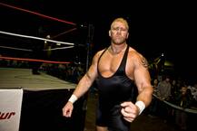 ਖਲੀ ਨੇ ਗਰਲਫਰੈਂਡ ਸਾਹਮਣੇ ਕੀਤਾ ਭਲਵਾਨ ਦਾ ਕੁਟਾਪਾ 