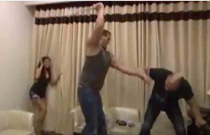 ਬ੍ਰੌਡੀ ਸਟੀਲ ਨੇ ਕਿਹਾ ਸੀ ਕਿ ਖਲੀ ਉਨ੍ਹਾਂ ਨਾਲ ਲੜਨ ਤੋਂ ਡਰਦਾ ਹੈ ਪਰ ਖਲੀ ਨੇ ਵਿਖਾ ਦਿੱਤਾ ਕਿ ਓਹ ਵਿਰੋਧੀ ਨੂੰ ਉਸੇ ਦੇ ਘਰ ਵੜ ਕੇ ਕੁੱਟਣਾ ਜਾਣਦੇ ਹਨ। 