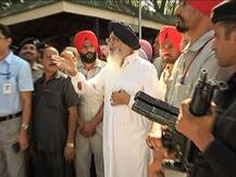 ਕਾਂਗਰਸੀਆਂ ਦੇ ਘੇਰੇ \'ਚ ਕਸੂਤੇ ਫਸੇ ਬਾਦਲ, ਦੇਖੋ ਤਸਵੀਰਾਂ